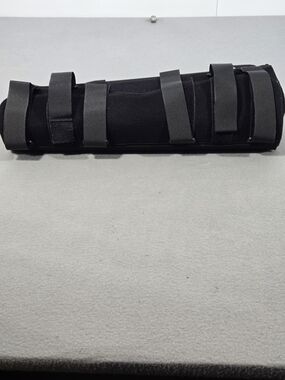 Immobolizer Adjustable Black Leg Brace 20'